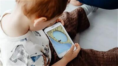 زنگ خطر استفاده از گوشي هاي هوشمند  توسط کودکان به صدا درآمد