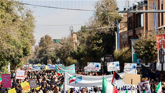 نمايش وحدت مرم آذربايجان غربي  عليه استکبار در راهپيمايي يوم‌الله 13 آبان