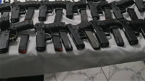 کشف یکصد قبضه سلاح شورشی و یکصد تیغه خشاب در گمرک بازرگان