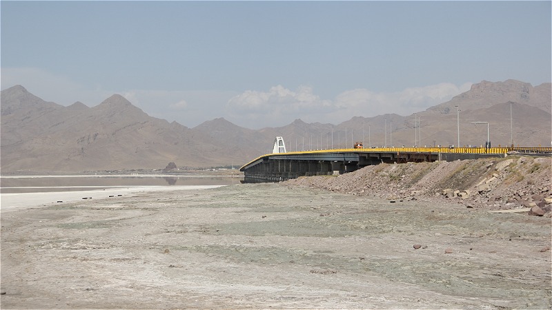 ظرفيت هاي علمي  براي احياي درياچه اروميه استفاده مي شود