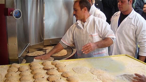 نظارت بر تامين پايدار آرد وکيفيت نان  در آذربايجان غربي 