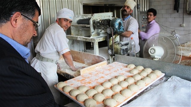نظارت بر تامين پايدار آرد وکيفيت نان  در آذربايجان غربي 