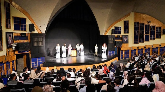 تئاتر کودک جاي تجربه نيست جاي تخصص است