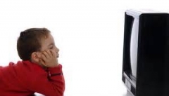نگاهی به اثرگذاری مثبت و منفی تلویزیون بر کارکردهای خانواده