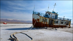 مردم الآن در دریاچه ارومیه قایق سواری می کنند