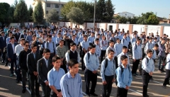 یونیفرم‌های اجباری زندانی نرم برای دانش‌آموزان