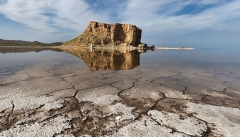 صنعت،عمران و تولید آذربایجان را به بهانه دریاچه ارومیه تعطیل کرده اند