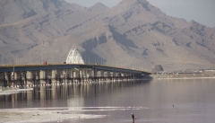 بحران دریاچه ارومیه با استفاده از ظرفیت بودجه ای نهادهای مختلف حل شود