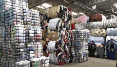 زدن چوب حراج به منابع ارزی با واردات پوشاک قاچاق