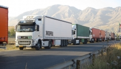 کامیون‌ها در مرز بازرگان به دلیل مطالبه غیرقانونی  گمرک  متوقف شده اند