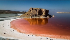 لوله کشی انتقال آب دریاچه ارومیه به دریاچه مصنوعی شرفخانه جمع آوری شد
