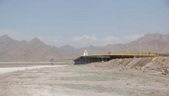 عملیات اصلاح پل میان گذر دریاچه ارومیه در دستور کار قرار گرفت