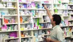 دولت با رفع کمبود لوازم بهداشتی به سرگردانی مردم  در داروخانه‌ها پایان دهد