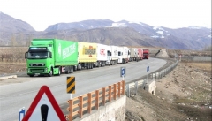 صف ۱۵ کیلومتری کامیون ها در مرز بازرگان