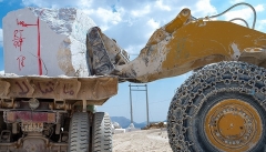 انتقال سنگ خام از تکاب به سایر استان‌ها مانع از اشتغال‌زایی در منطقه می‌شود