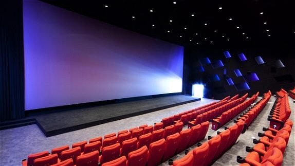 سينماگران بر سر اينکه بايد کنار ايران ايستاد يکدل و متحد هستند 