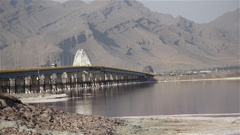 590 کيلومتر مرز درياچه اروميه  قروق‌ و حفاظت مي شود