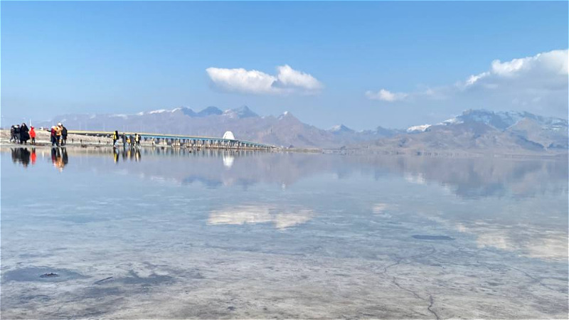 نمي‌توان از منابع آبي اطراف درياچه اروميه  بدون مديريت بهره‌برداري کرد