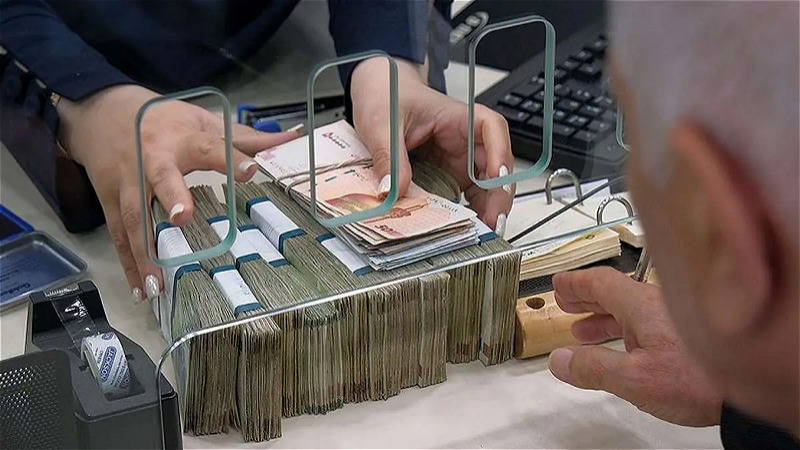 تصميم‌گيري‌هاي کلان در جاي ديگري جز دولت صورت مي‌گيرد