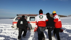 رهاسازی ۴۰۰خودروی گرفتار در برف آذربایجان غربی