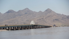 آسیب پل روگذر شهید کلانتری به دریاچه ارومیه قابل چشم‌پوشی نیست