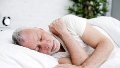 پیشگیری از آلزایمر با پهلو خوابیدن