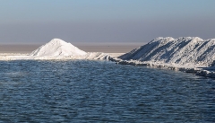 روزانه  ۲۰۰ کامیون نمک  از دریاچه ارومیه  خارج می‌شود