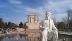 فردوسی با اشعار حماسی به هویت ایرانیان پرداخته است