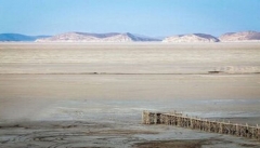 هرگونه  برداشت غیر مجاز  ازمحدوده پارک ملی  دریاچه ارومیه  تخلف است