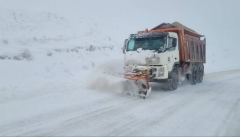 برف برخی محورهای مواصلاتی آذربایجان‌ غربی را مسدود کرد