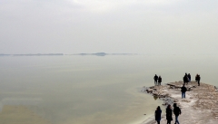 دریاچه ارومیه مثل یک کاسه سوراخ شده است  که هرچه آب در آن بریزید از بین می‌رود